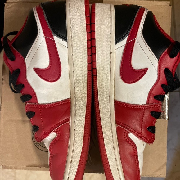 Jordan’s Kids Size 4Y - Picture 3 of 4